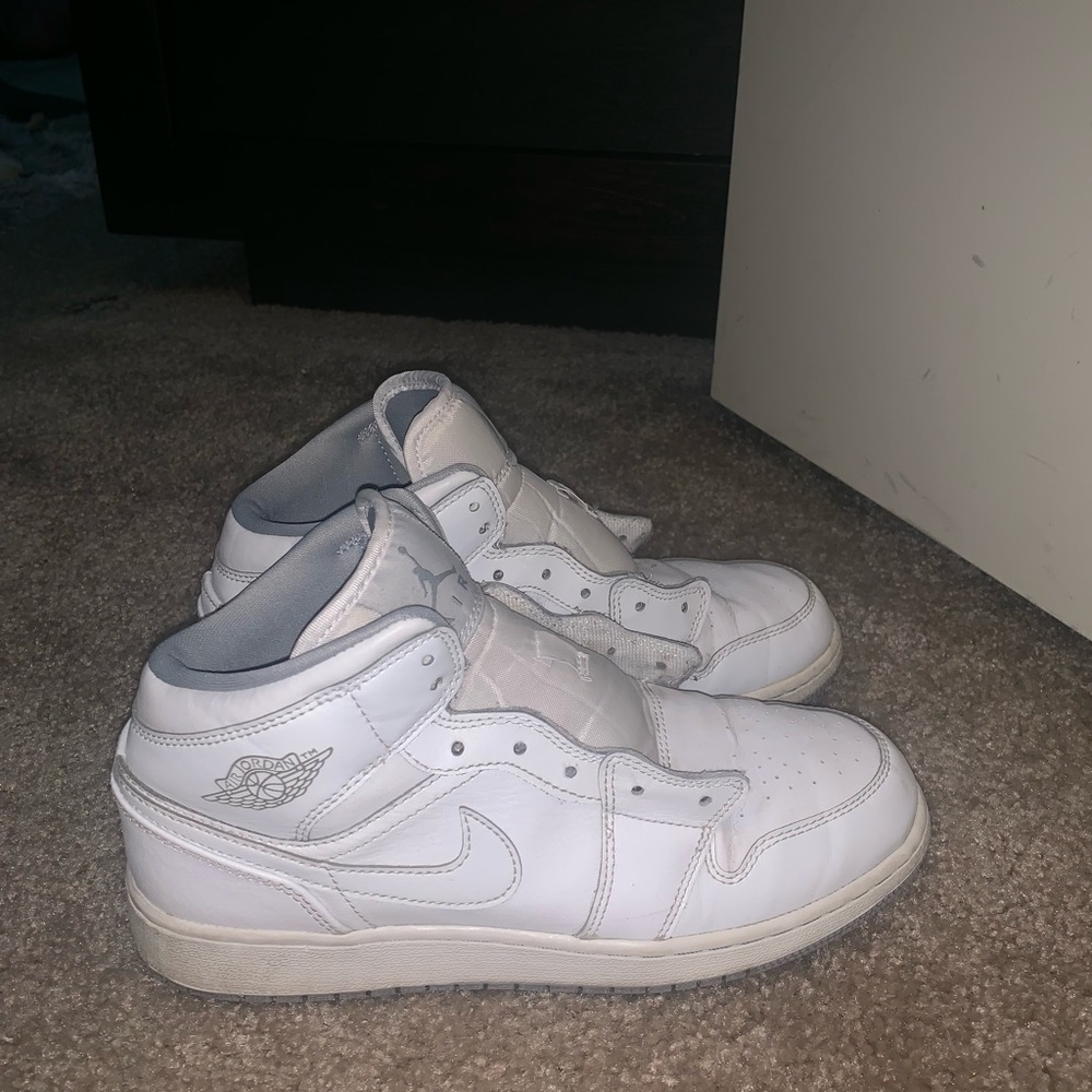 White high top Nike air forces